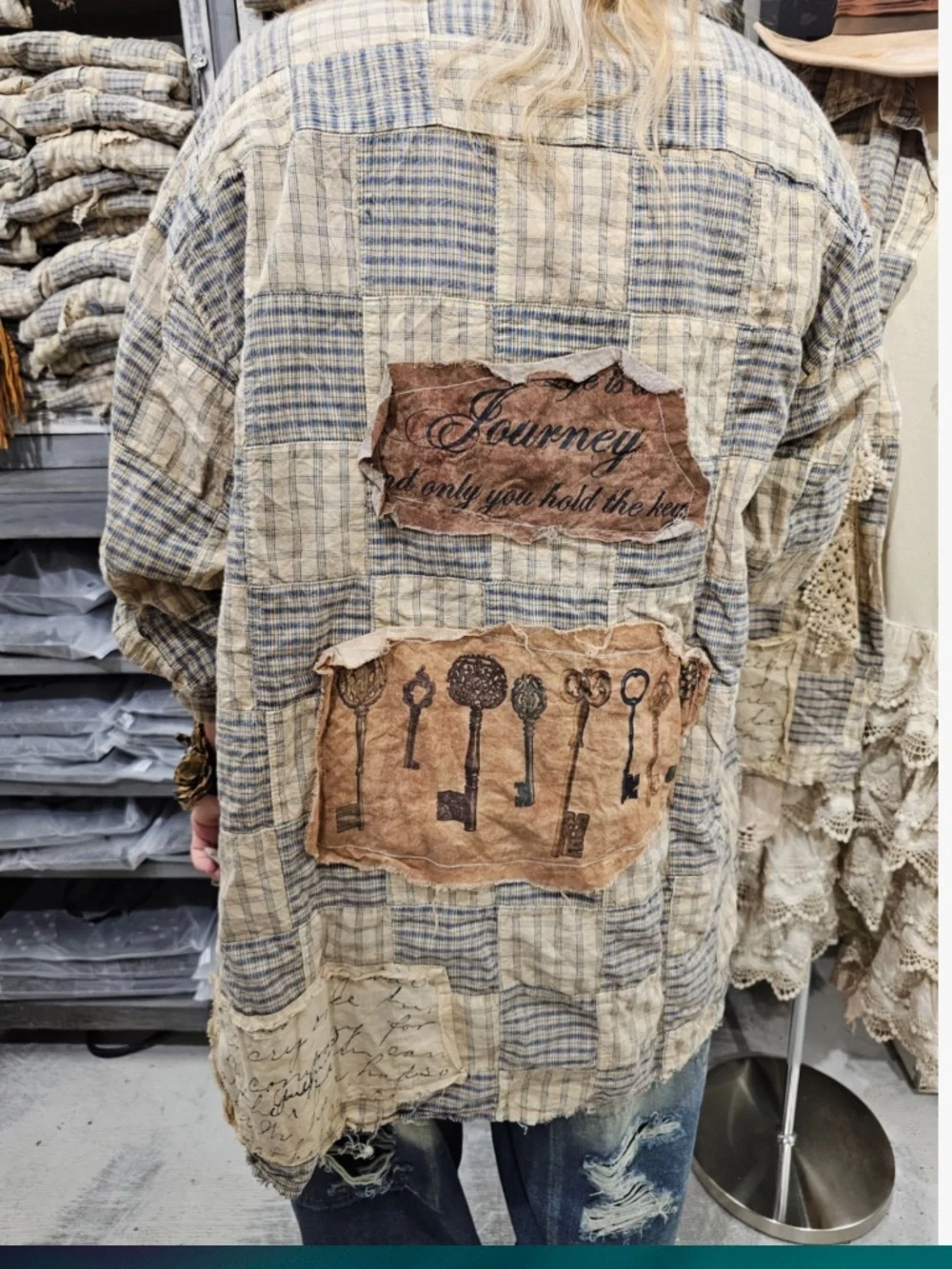 🎉 A RARE BIRD “ CHECKER “ A RARE BIRD HAND MADE CHECKS AND KEYS TOP